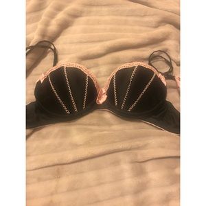 VS 32b BLACK PUSH UP BRA
